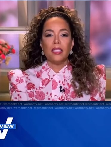 Sunny’s white floral print blouse on The View