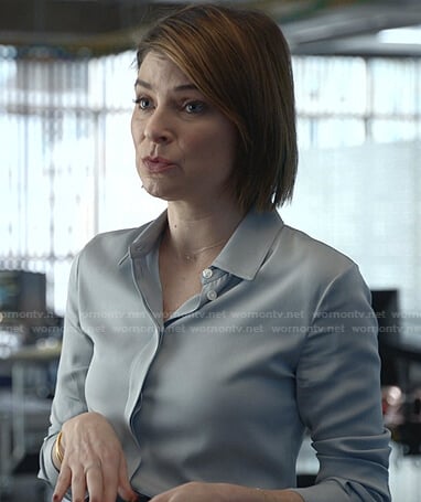 Taylor’s blue button down shirt on Bull