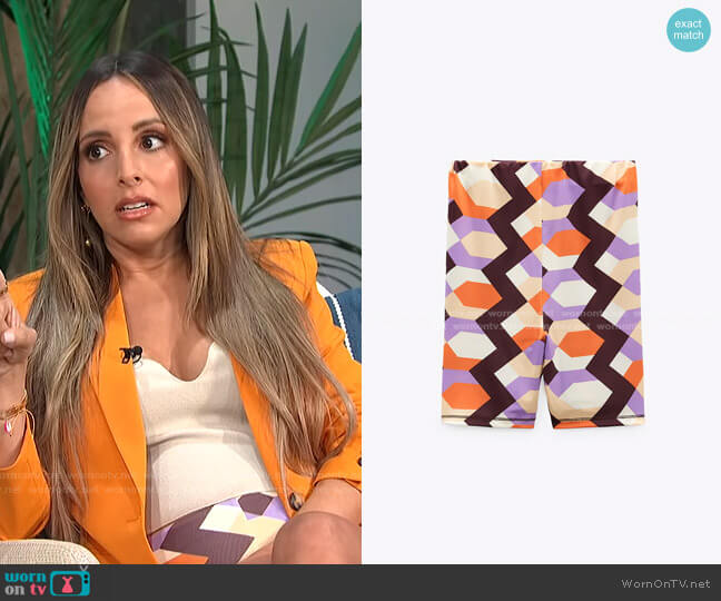 Zara Geometric print Cycling Shorts worn by Lilliana Vazquez on E! News