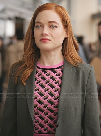 Zoey’s pink geometric print sweater on Zoeys Extraordinary Playlist