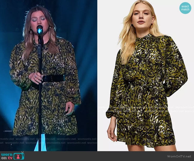 Topshop Ruffle detail shirt dress in green leopard print worn by Kelly Clarkson on The Kelly Clarkson Show