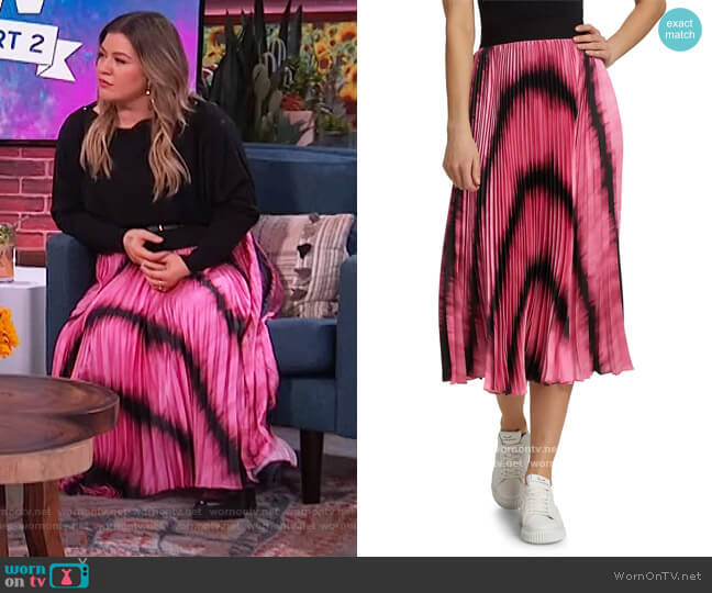Alice + Olivia Katz Tie Dyed Pleated Midi Skirt worn by Kelly Clarkson on The Kelly Clarkson Show