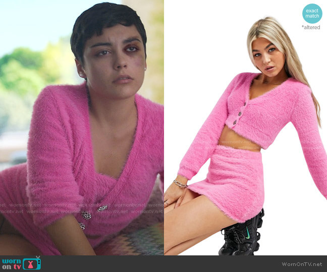 Bershka Fluffy Cardigan Set worn by Ari Blanco (Carla Diaz) on Elite