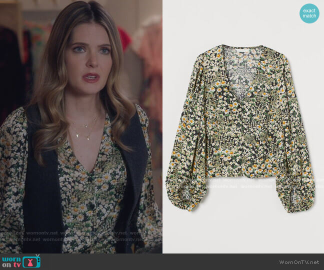 H&M Balloon-sleeved blouse worn by Sutton (Meghann Fahy) on The Bold Type