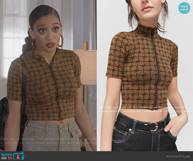Logo Print Seamless Zip-Through Funnel Neck Top Iets Frans worn by Olivia Baker (Samantha Logan) on All American