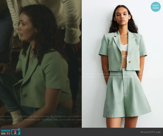 Zara Linen Blend Cropped Blazer worn by Bess (Maddison Jaizani) on Nancy Drew