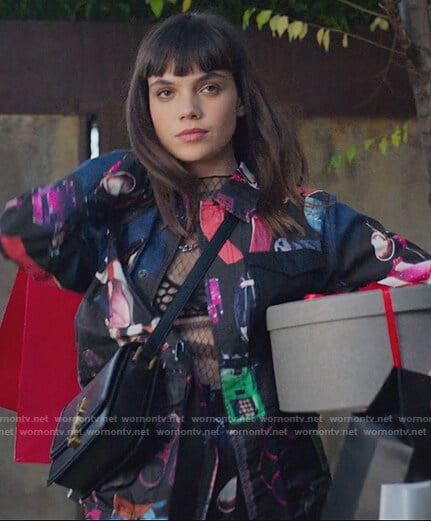 Mencia’s black printed jacket and shorts on Elite