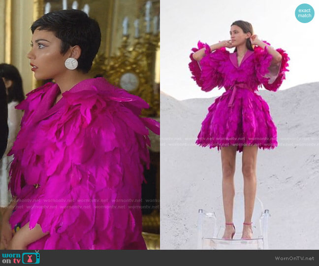 Mihano Momosa Feather Dress worn by Ari Blanco (Carla Diaz) on Elite