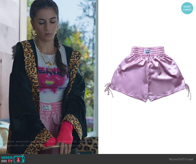 Mnloshop Sexual Chaos Shorts worn by Rebeca (Claudia Salas) on Elite