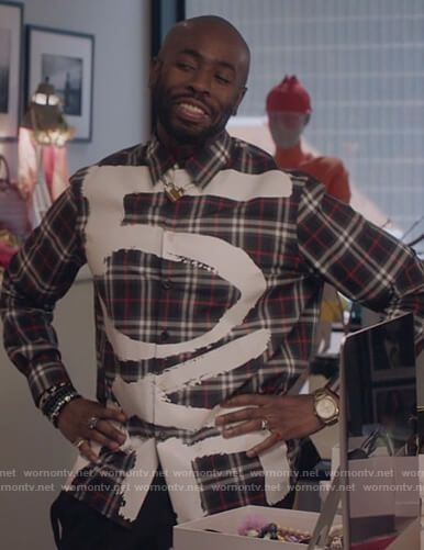 Oliver’s plaid love shirt on The Bold Type