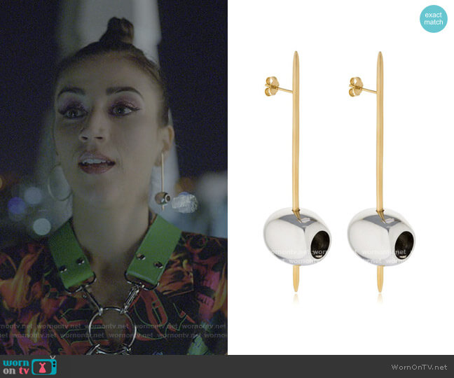 Rod Almayate Earring Tapeo Silver and Gold olives worn by Rebeca (Claudia Salas) on Elite
