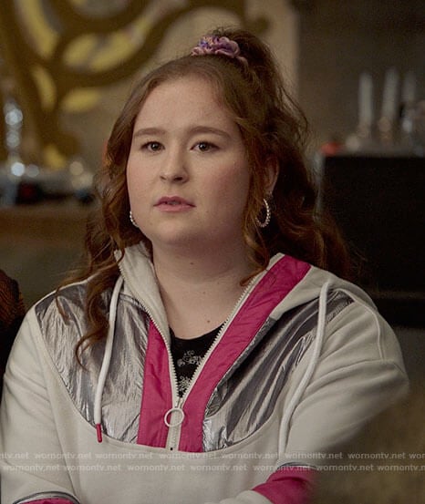 Ashlyn’s white, pink, and silver zip sweatshirt on High School Musical The Musical The Series