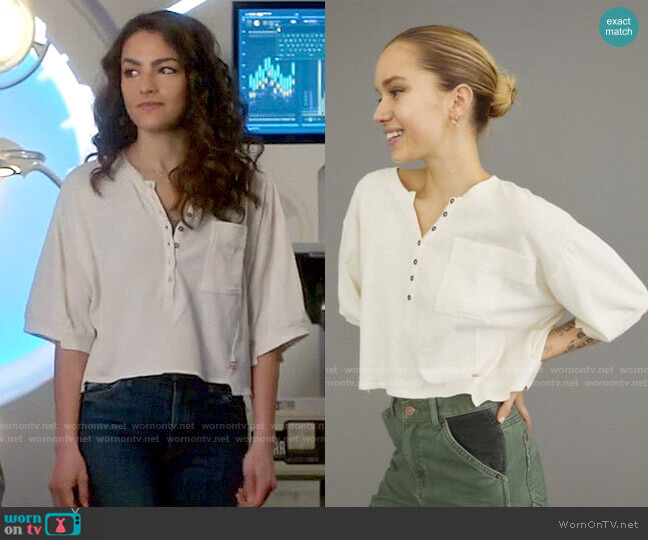 BDG Off Step Slouchy Top worn by Allegra Garcia (Kayla Compton) on The Flash