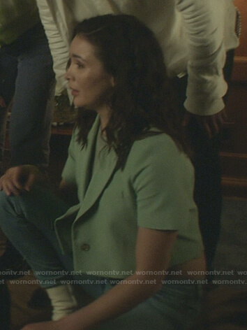 Bess’s mint green cropped jacket on Nancy Drew