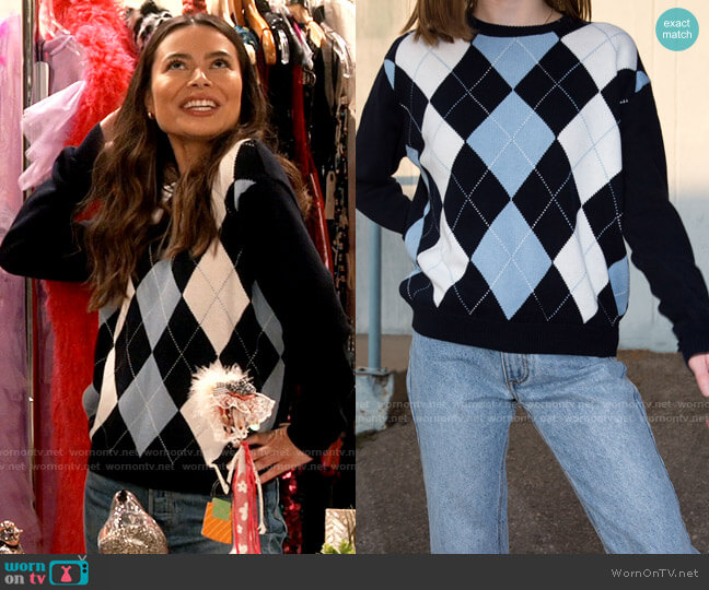 Brandy Melville Bernadette Sweater worn by Carly Shay (Miranda Cosgrove) on iCarly