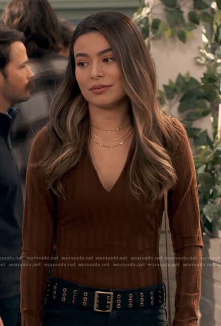 Carly’s brown ribbed top on iCarly