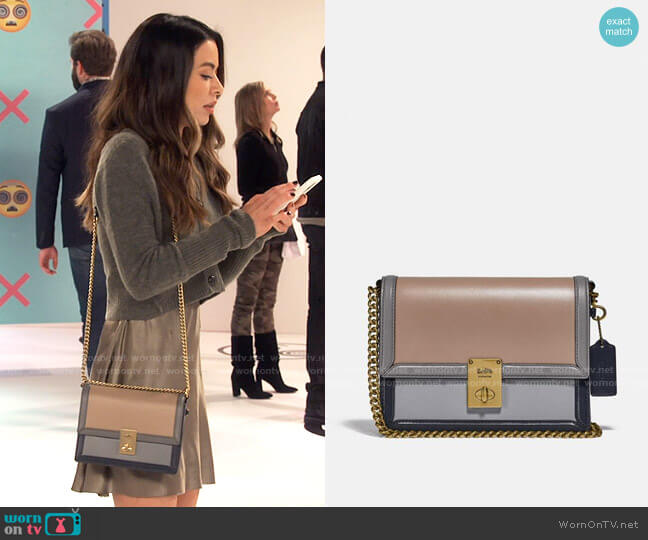 Coach Hutton Shoulder Bag In Colorblock worn by Carly Shay (Miranda Cosgrove) on iCarly