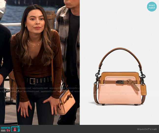 Coach Tate 18 Colorblock Crossbody Bag worn by Carly Shay (Miranda Cosgrove) on iCarly