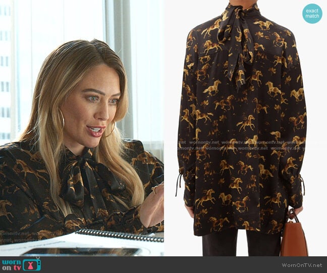 Ganni High-Neck Horse-Print Silk-Satin Mini Dress worn by Kelsey Peters (Hilary Duff) on Younger