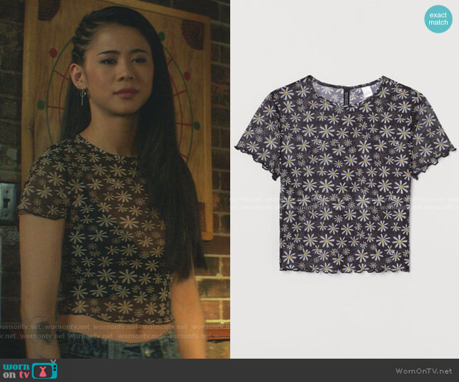 H&M Short-sleeved Top worn by George Fan (Leah Lewis) on Nancy Drew