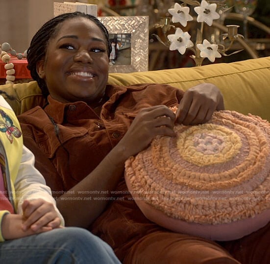 Harper’s brown corduroy jumpsuit on iCarly