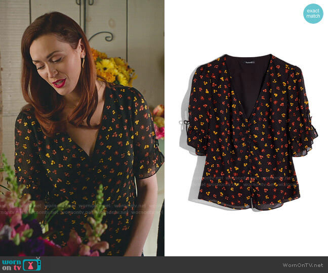 Madewell Silk Daylight Tie-Sleeve Top in Feline Floral worn by Abigail Pershing (Sarah Power) on Good Witch