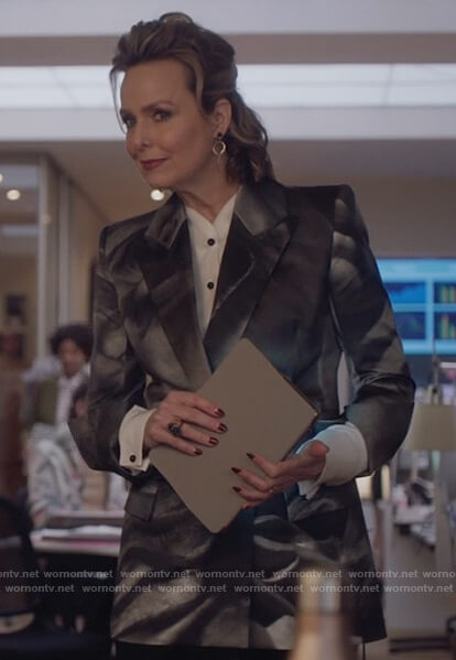 Jacqueline’s gray floral print blazer on The Bold Type