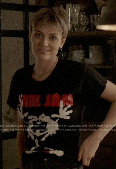 Kate’s Pearl Jam Alive t-shirt on Batwoman