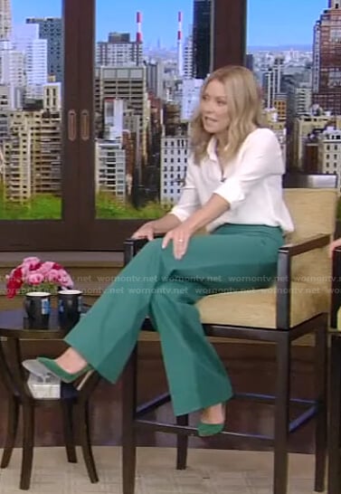 Kelly’s green wide-leg pants on Live with Kelly and Ryan