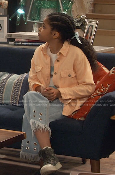 Millicent’s floral sweater and frayed jeans on iCarly