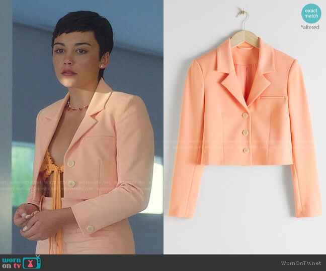 & Other Stories Cropped Tailored Blazer worn by Ari Blanco (Carla Diaz) on Elite