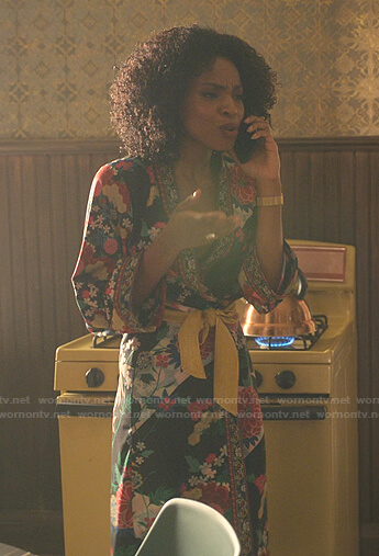 Sasha’s black floral robe on Sex/Life