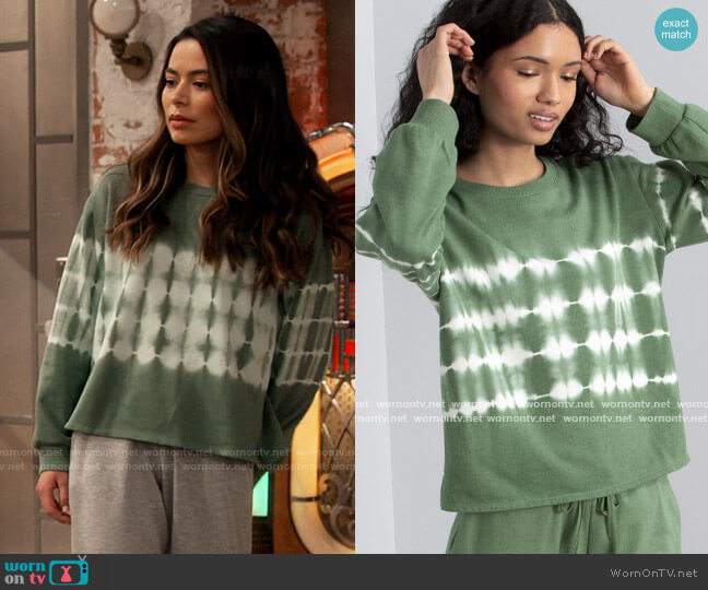 Vince Camuto Tie Dye Sweatshirt in Lush Eden worn by Carly Shay (Miranda Cosgrove) on iCarly