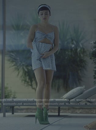 Ari’s blue floral top and skirt on Elite