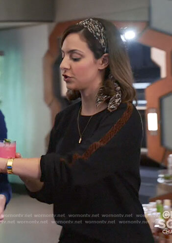 Zari’s black sweatshirt with leopard stripe on Legends of Tomorrow