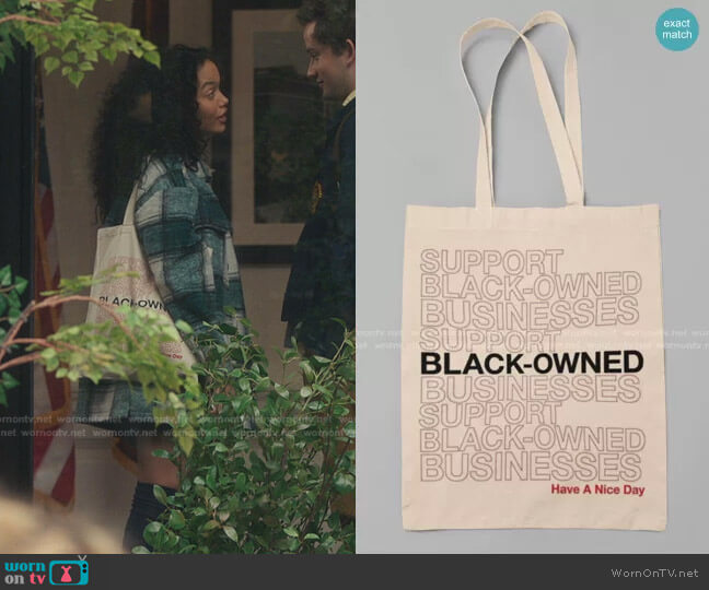 Happy Me Tee Black Owned Business Canvas Bag worn by Zoya Lott (Whitney Peak) on Gossip Girl
