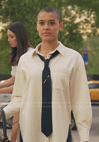 Julien’s ivory striped oversized shirt on Gossip Girl