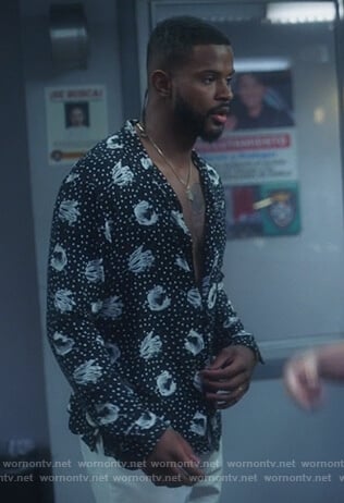 Aaron’s black floral print shirt on Grown-ish