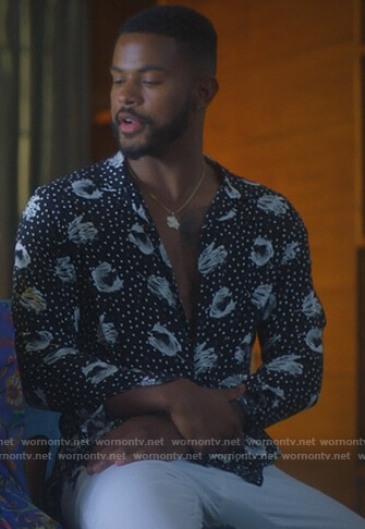Aaron’s black floral print shirt on Grown-ish