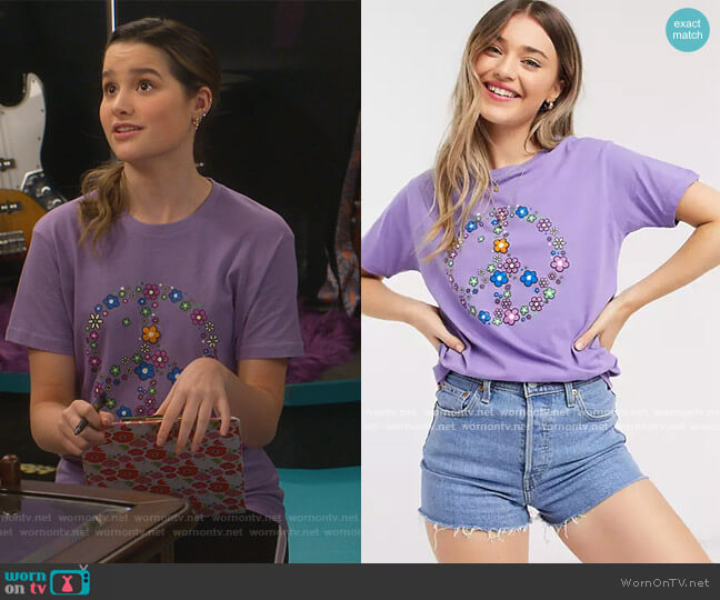 Daisy Street Relaxed t-shirt with peace sign print in purple worn by Lex (Jules LeBlanc) on Side Hustle