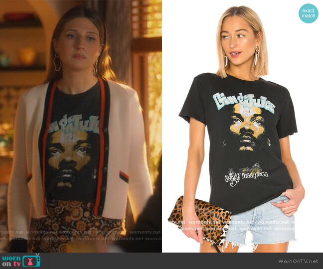 Daydreamer Camiseta De Banda Snoop worn by Nomi Segal (Emily Arlook) on Grown-ish