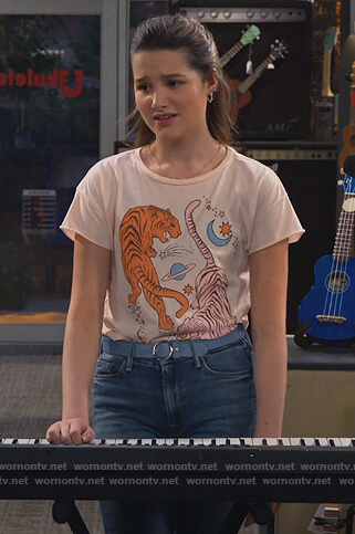 Lex’s tiger graphic tee on Side Hustle