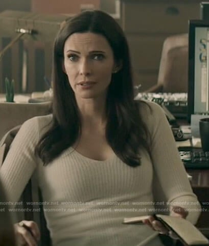 Lois’s white ribbed v-neck sweater on Superman and Lois