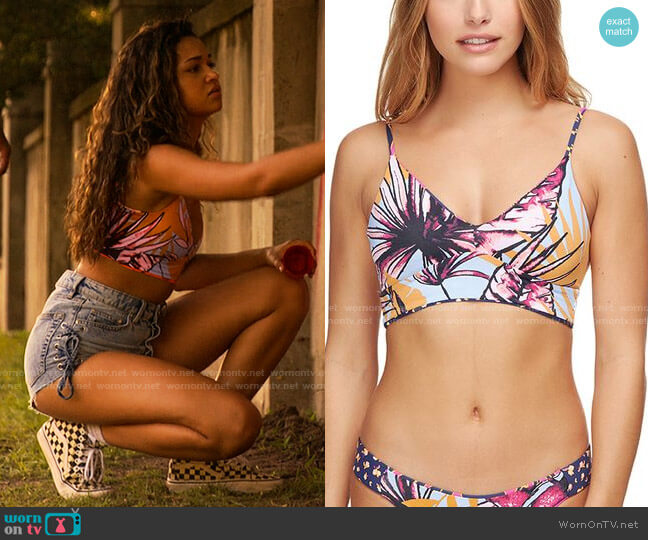 Maaji Daydream Bikini Top in Arena Allure Blue Palm worn by Kiara Carrera (Madison Bailey) on Outer Banks