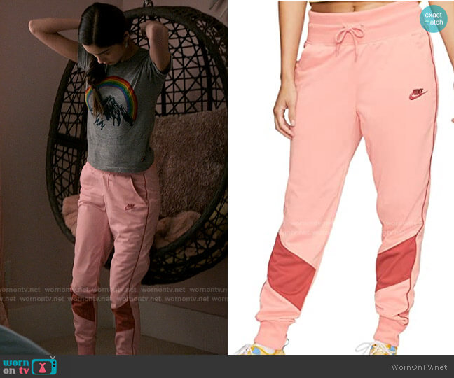 Nike Windrunner Jogger Lounge Pants worn by Nini (Olivia Rodrigo) on High School Musical The Musical The Series