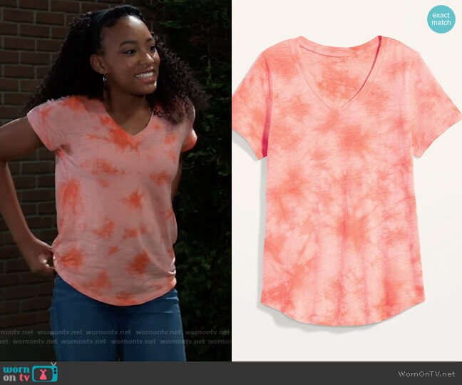 Old Navy EveryWear Printed V-Neck Tee worn by Trina (Sydney Mikayla) on General Hospital