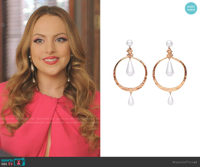 Oscar de la Renta Pearl Hoop Earrings worn by Fallon Carrington (Elizabeth Gillies) on Dynasty