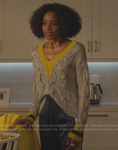 Sasha’s gran cable knit sweater on Sex/Life
