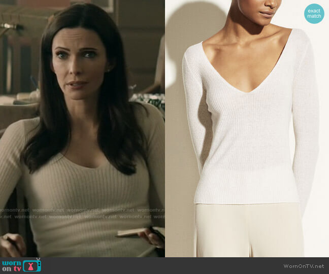 Vince Featherweight Cashmere Slim Rib V-Neck in Off White worn by Lois Lane (Elizabeth Tulloch) on Superman and Lois