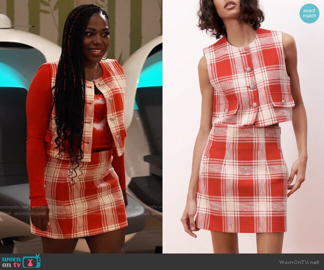 Zara Textured Weave Vest with Buttons worn by Harper (Laci Mosley) on iCarly